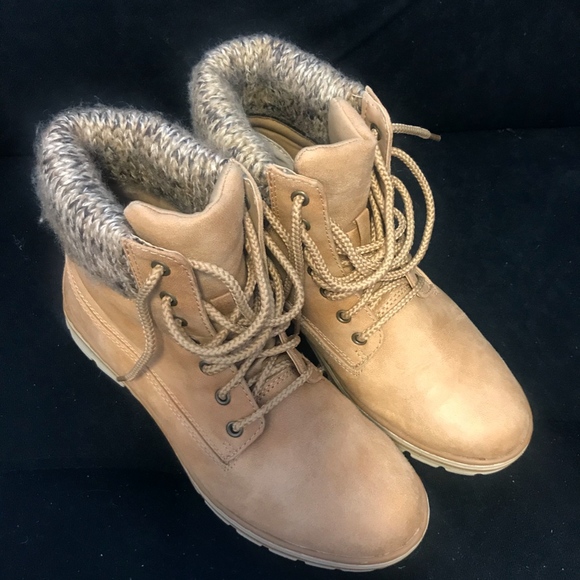 White Mountain Kudrow Boots - Picture 3 of 4